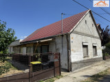 VH-004504 - 